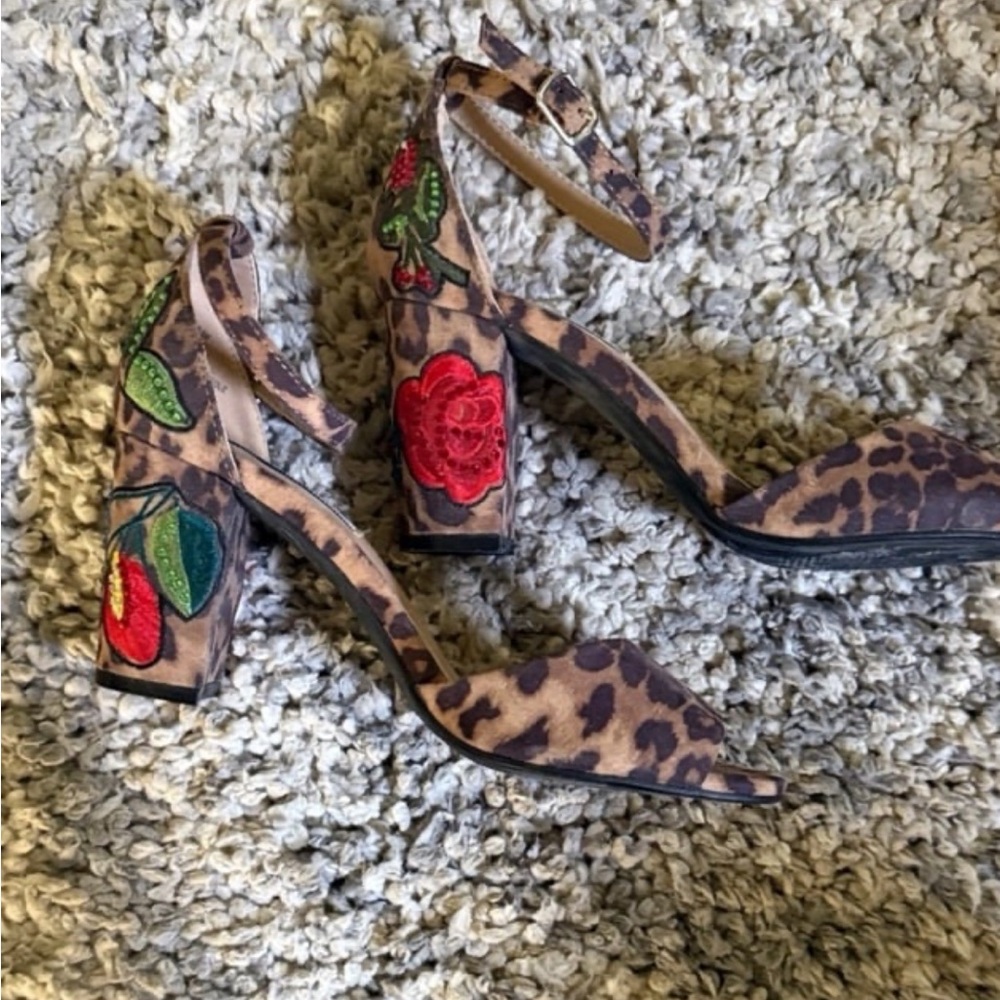 Leopard Print Steve Madden Block Heel Ankle Strap Sandals with Embroidery 6.5